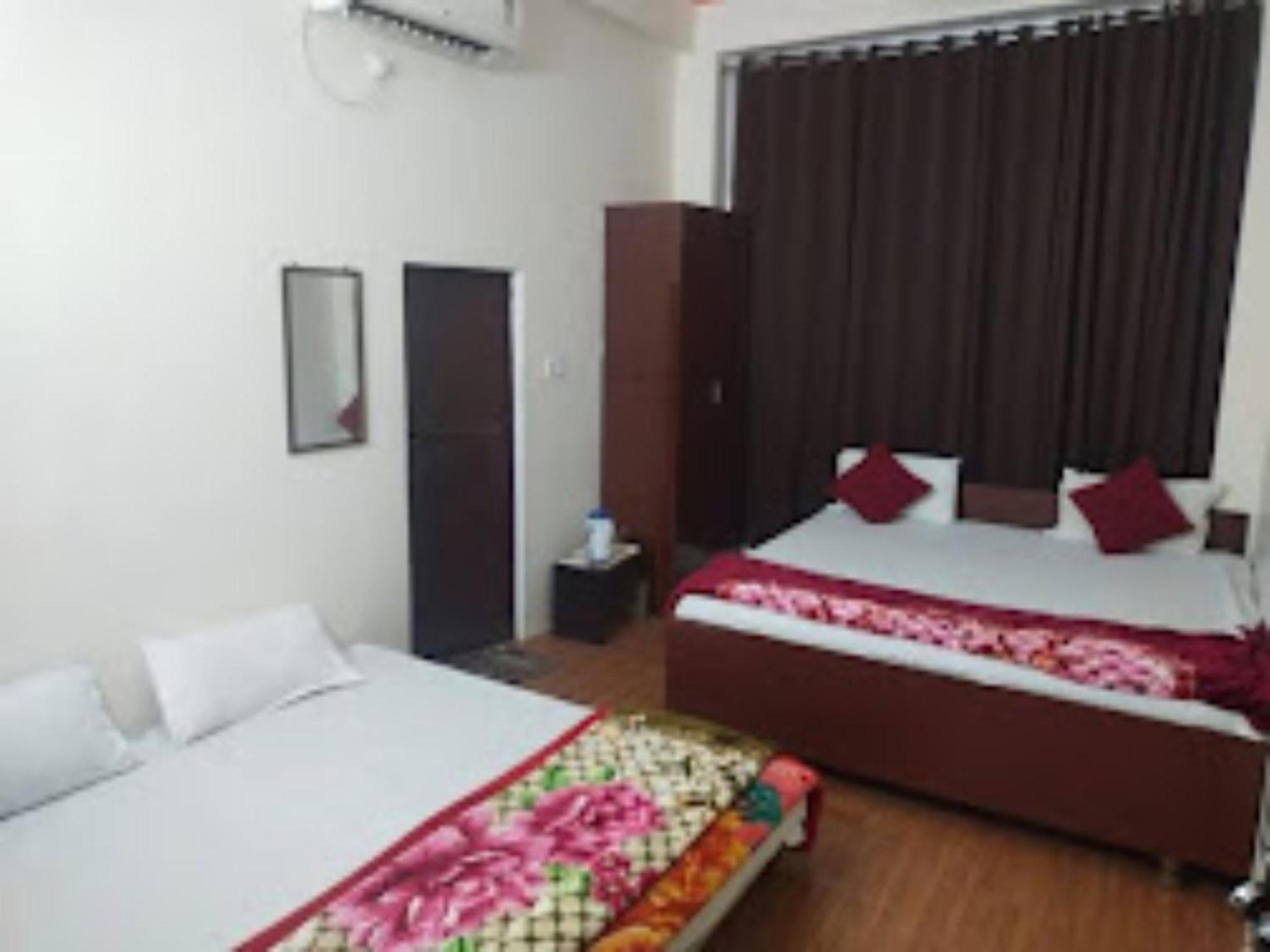 Goroomgo Varanasi Paradise Varanasi - Parking & Restaurant Available - Perfect Location And Comfortable Room ภายนอก รูปภาพ