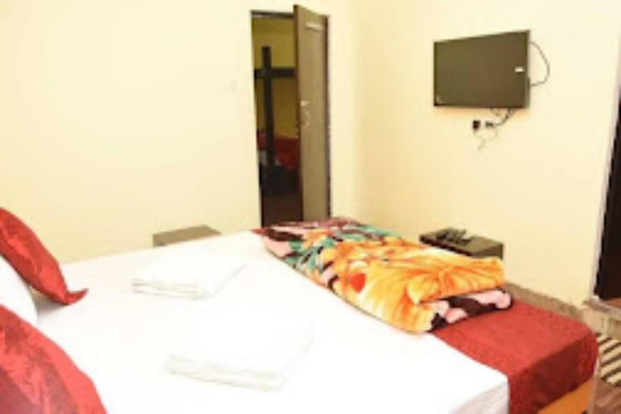 Goroomgo Varanasi Paradise Varanasi - Parking & Restaurant Available - Perfect Location And Comfortable Room ภายนอก รูปภาพ