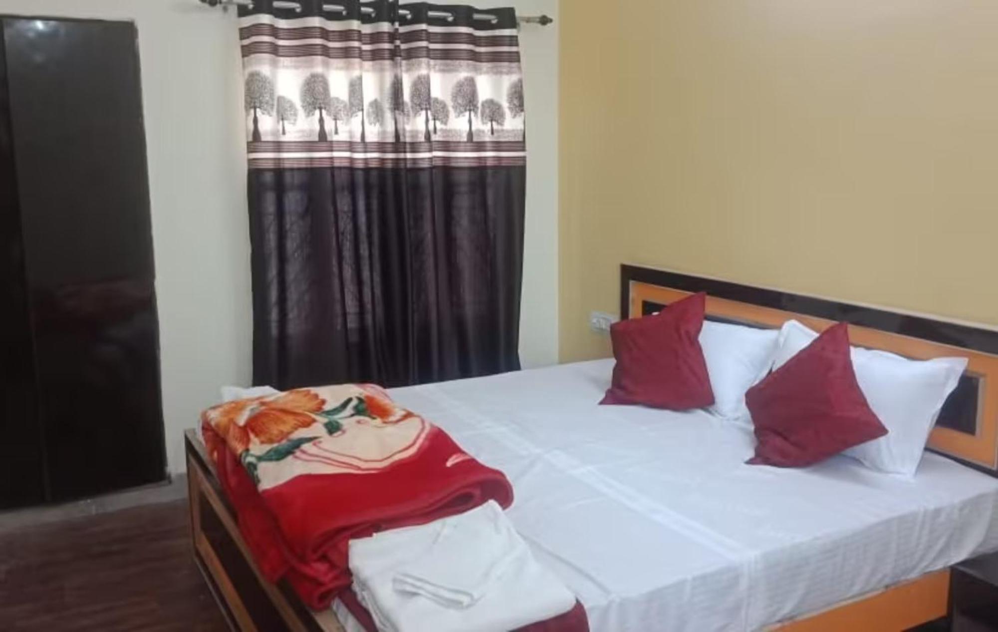 Goroomgo Varanasi Paradise Varanasi - Parking & Restaurant Available - Perfect Location And Comfortable Room ภายนอก รูปภาพ