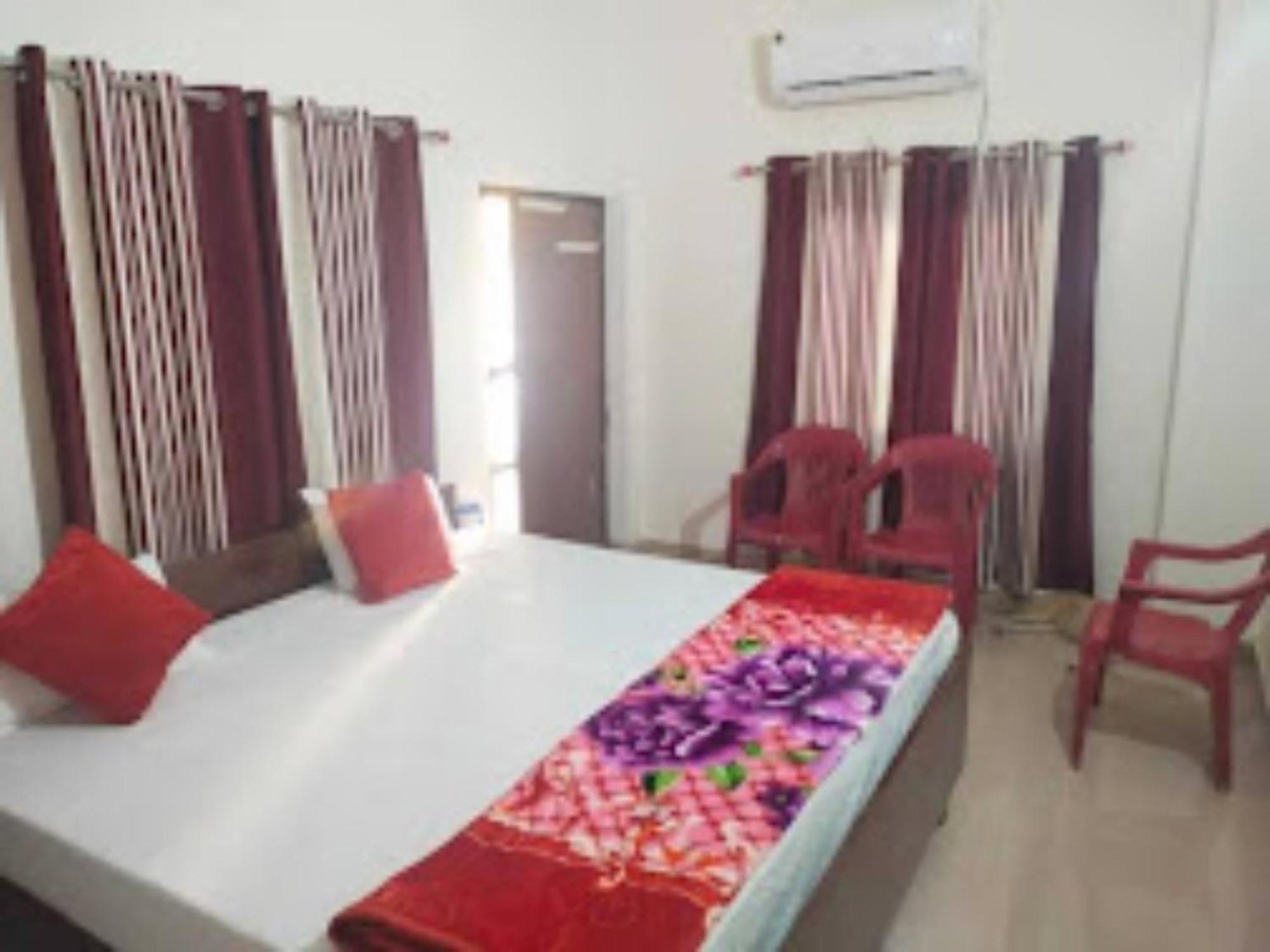Goroomgo Varanasi Paradise Varanasi - Parking & Restaurant Available - Perfect Location And Comfortable Room ภายนอก รูปภาพ