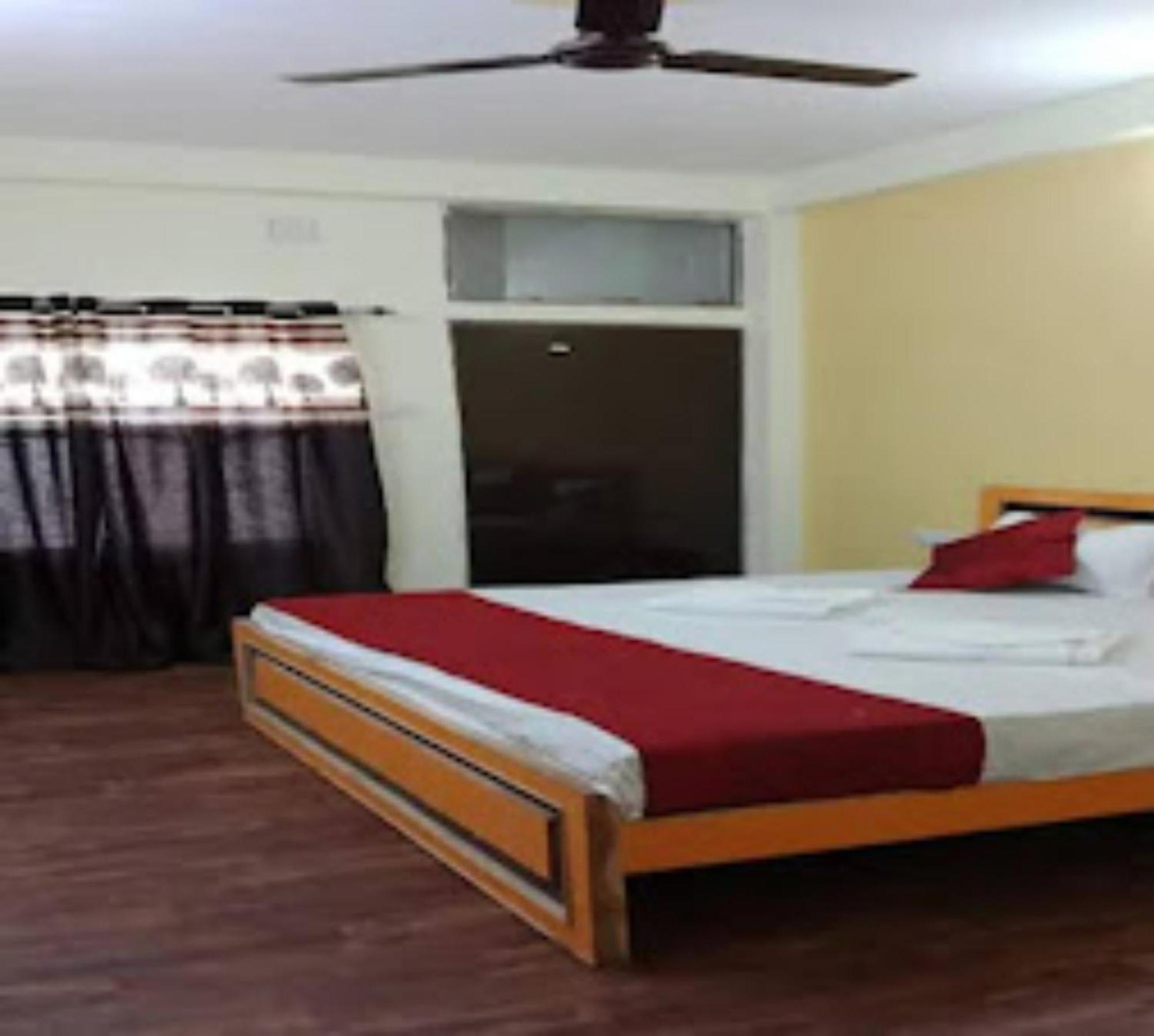 Goroomgo Varanasi Paradise Varanasi - Parking & Restaurant Available - Perfect Location And Comfortable Room ภายนอก รูปภาพ
