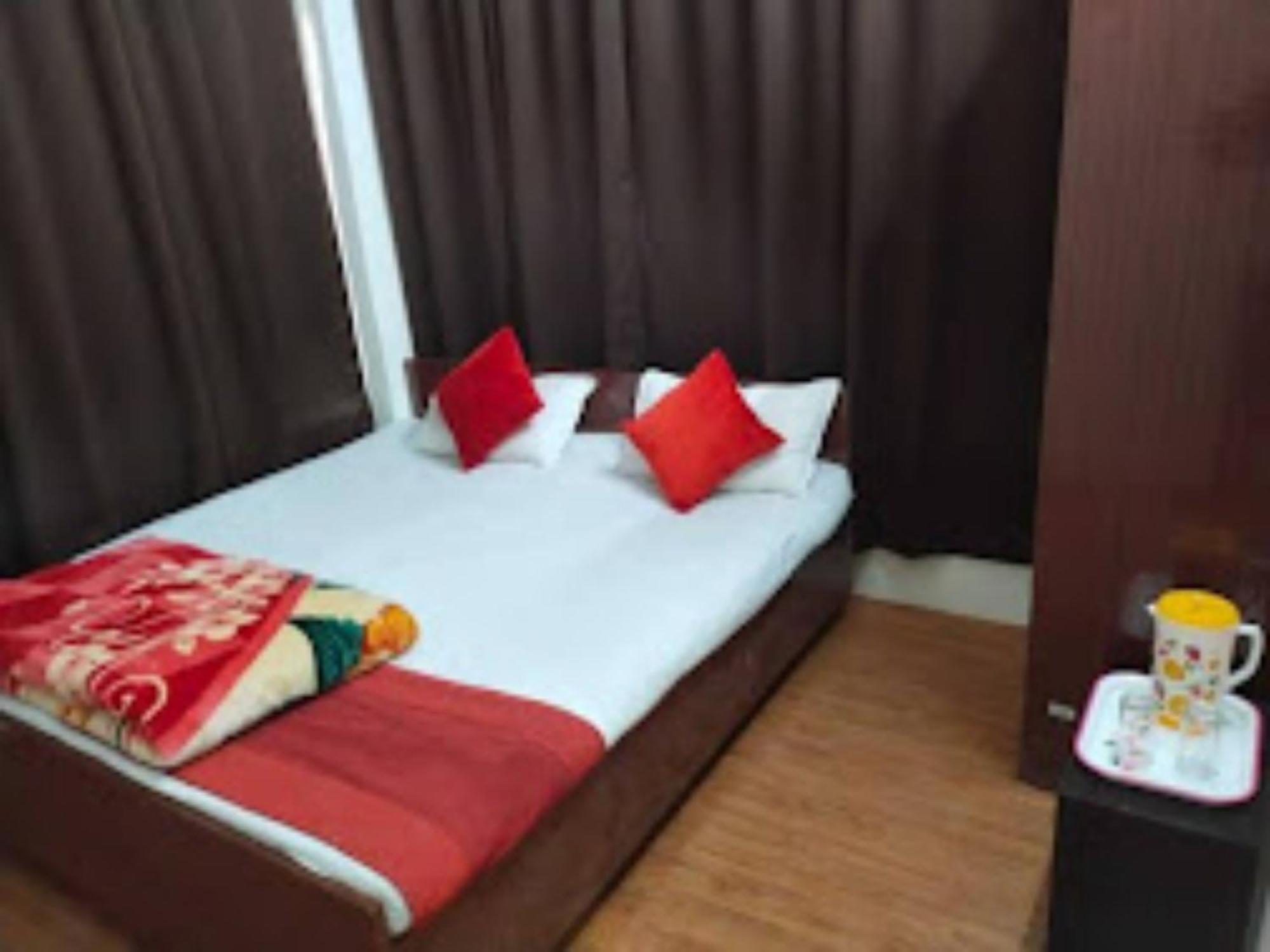 Goroomgo Varanasi Paradise Varanasi - Parking & Restaurant Available - Perfect Location And Comfortable Room ภายนอก รูปภาพ