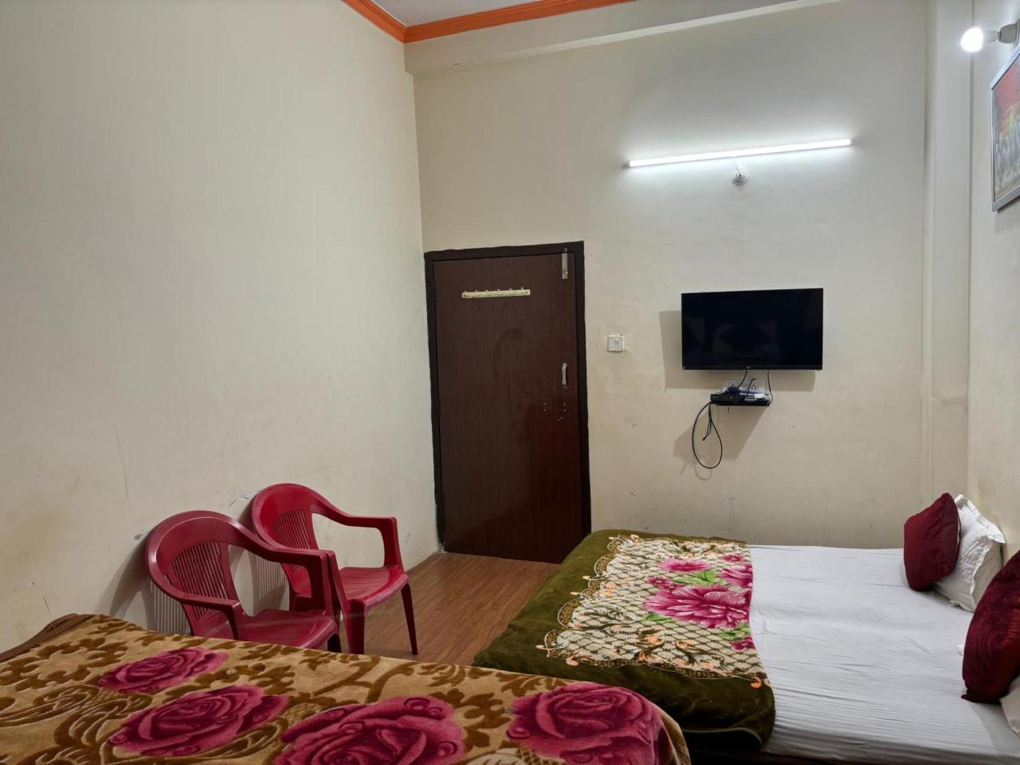 Goroomgo Varanasi Paradise Varanasi - Parking & Restaurant Available - Perfect Location And Comfortable Room ภายนอก รูปภาพ