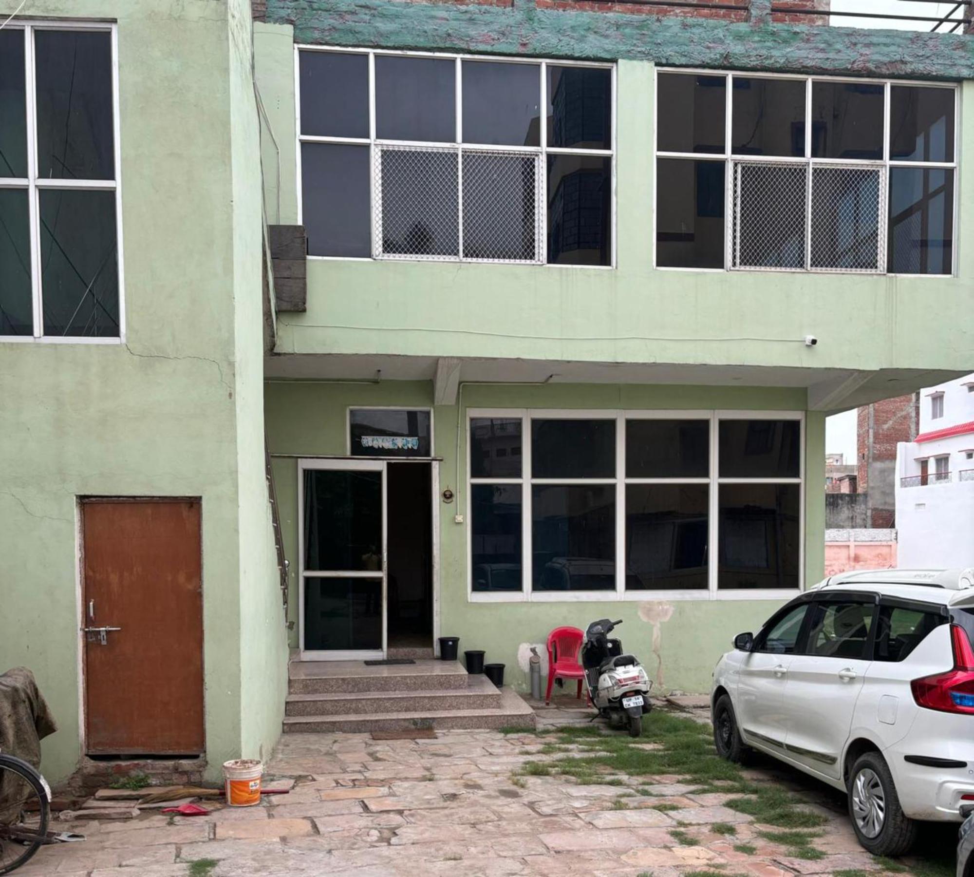 Goroomgo Varanasi Paradise Varanasi - Parking & Restaurant Available - Perfect Location And Comfortable Room ภายนอก รูปภาพ